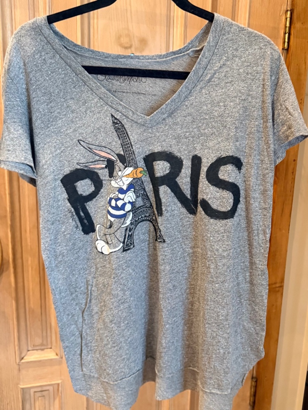 NWT- LAUREN MOSHI- BUGS BUNNY PARIS GRAPHIC V-NECK TEE- SIZE M